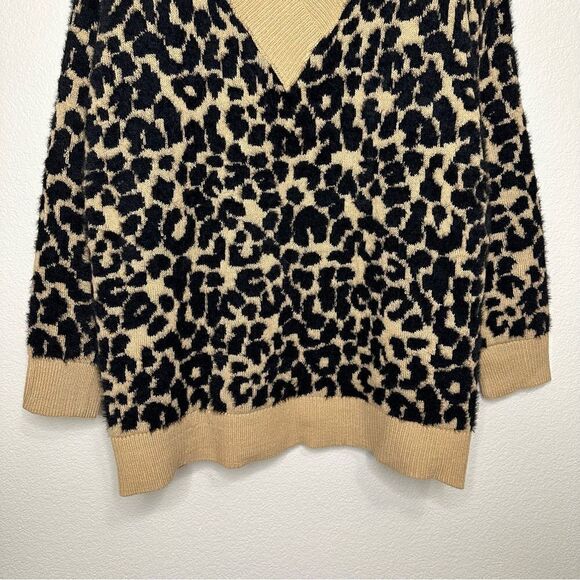 Ava & Viv Leopard Print Fuzzy V-neck Pull Over Sweater - Picture 7 of 13